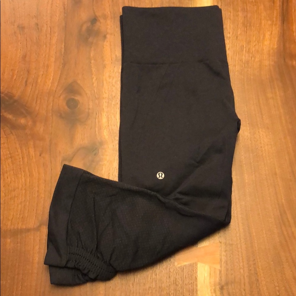 Lululemon In The Flow Crop